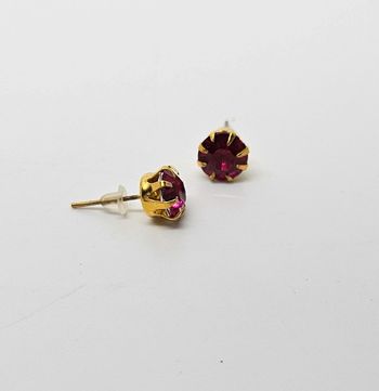 Paire de boucles d'oreilles. Neuve.