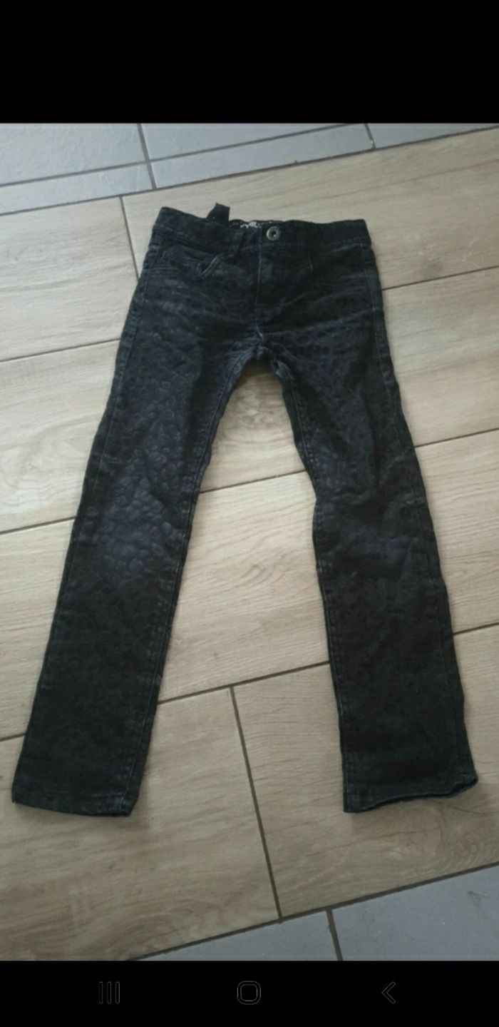 Pantalon noir relief léopard fille 7 ans