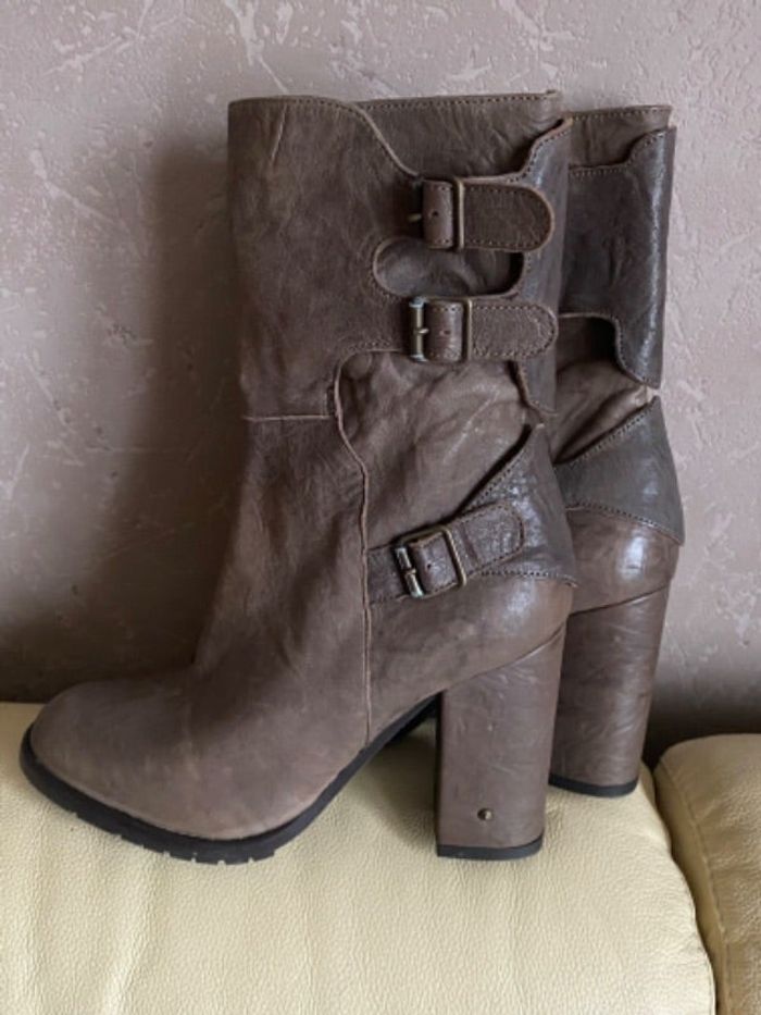 Bottines cuir coloris taupe P37