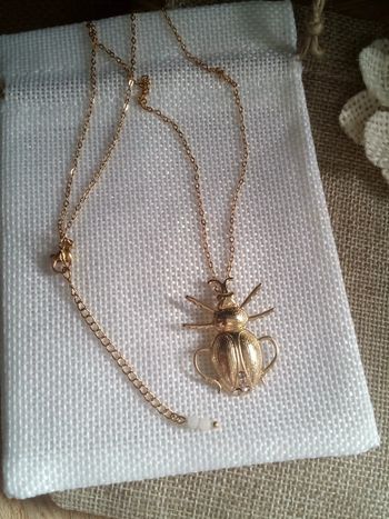 Collier scarabée zircons