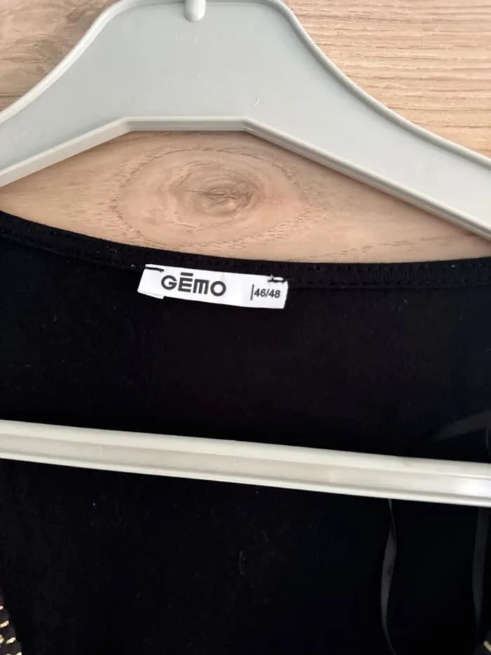 Haut noir avec bordure dorée - photo numéro 3