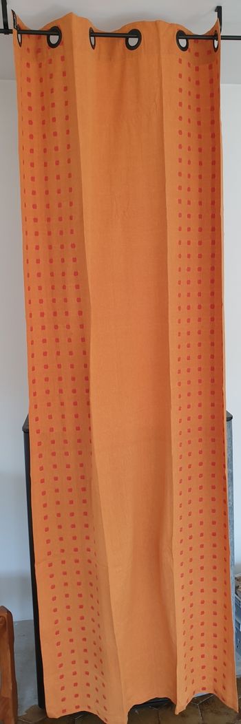 Rideau a oeillets orangé