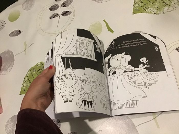 Livre histoire à raconter et décorer avec stickers gommettes Blanche neige - photo numéro 7