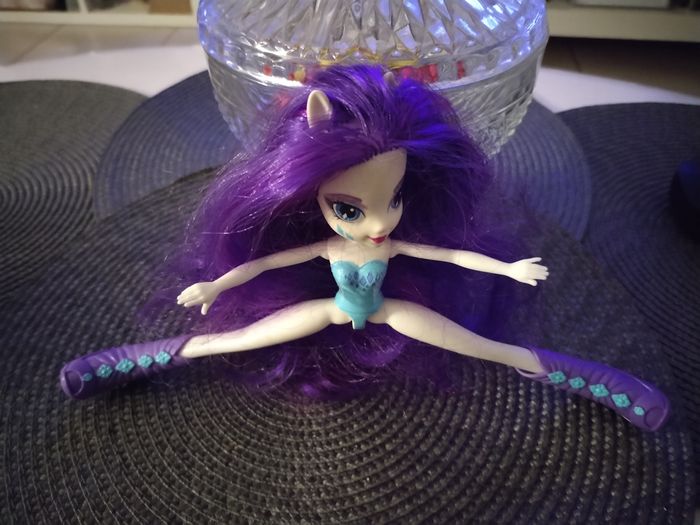 Poupée articulée de 23cm "Little poney Equestria Girls Rarity Hasbro"