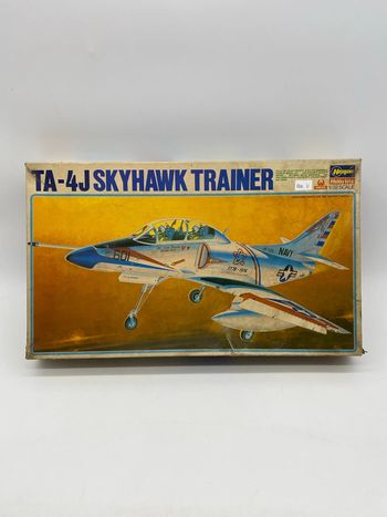 Maquette Hasegawa TA-4J SkyHawk Trainer