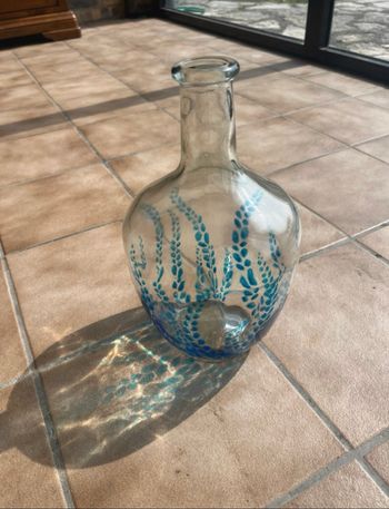 🌿 Vase en verre décoré de motifs bleus