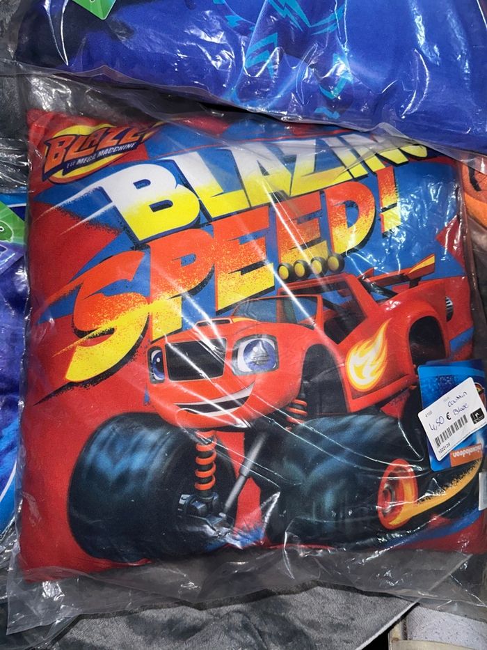 Lot de 4 coussins Nemo, pjmasks, blaze - photo numéro 4