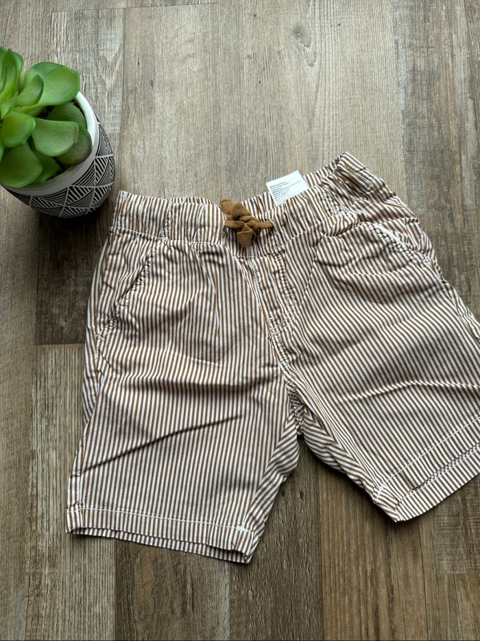 - Short H&M - 5 ans - Neuf sans étiquette