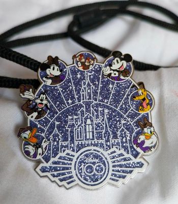 Collier rare car cast member des 100 ans anniversaire