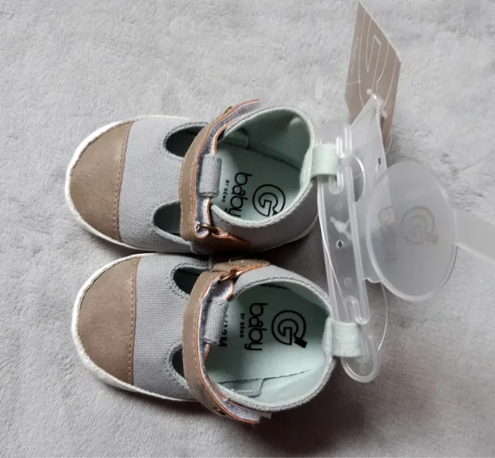 chaussures (chaussons) bébé gémo 6/12 mois neuves avec étiquette - photo numéro 3