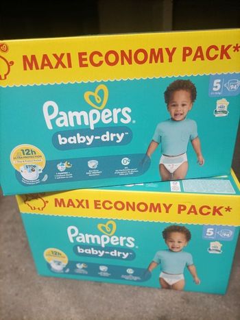 Lot couches Pampers maxi T5 