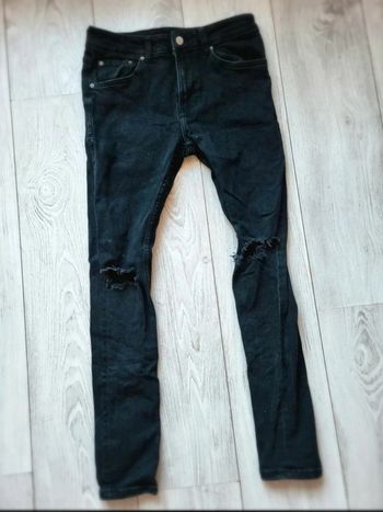 Jean Bershka Homme 36 – slim destroy noir – effet déchiré aux genoux – look streetwear moderne