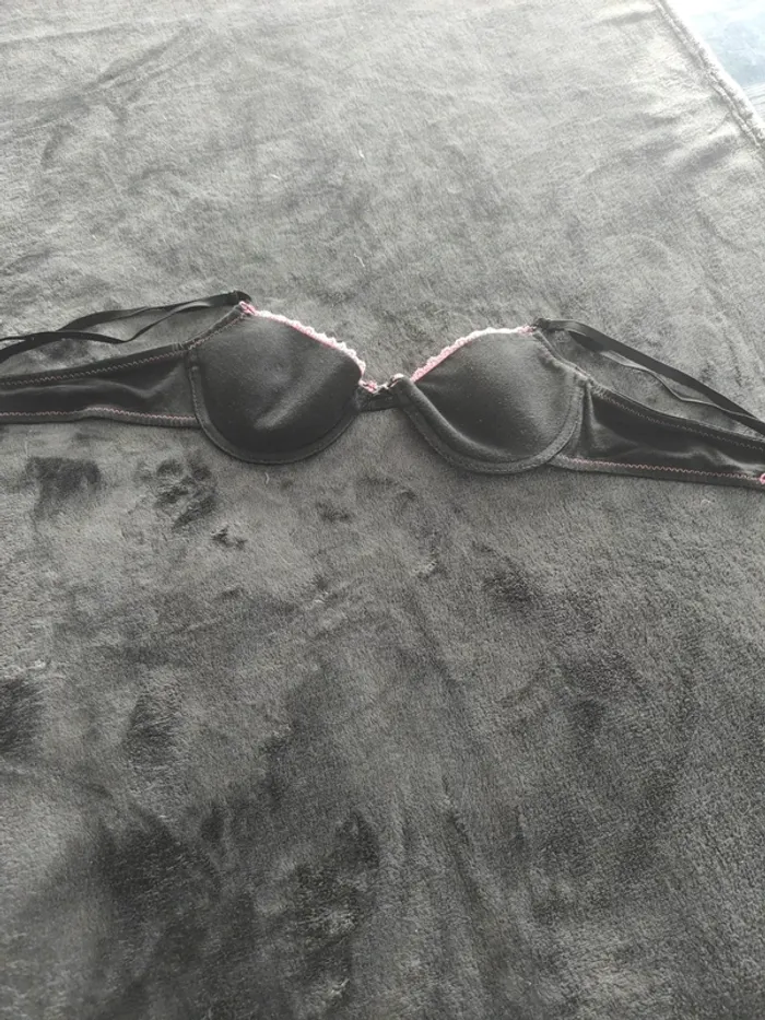 Soutien-gorge noir taille 85B