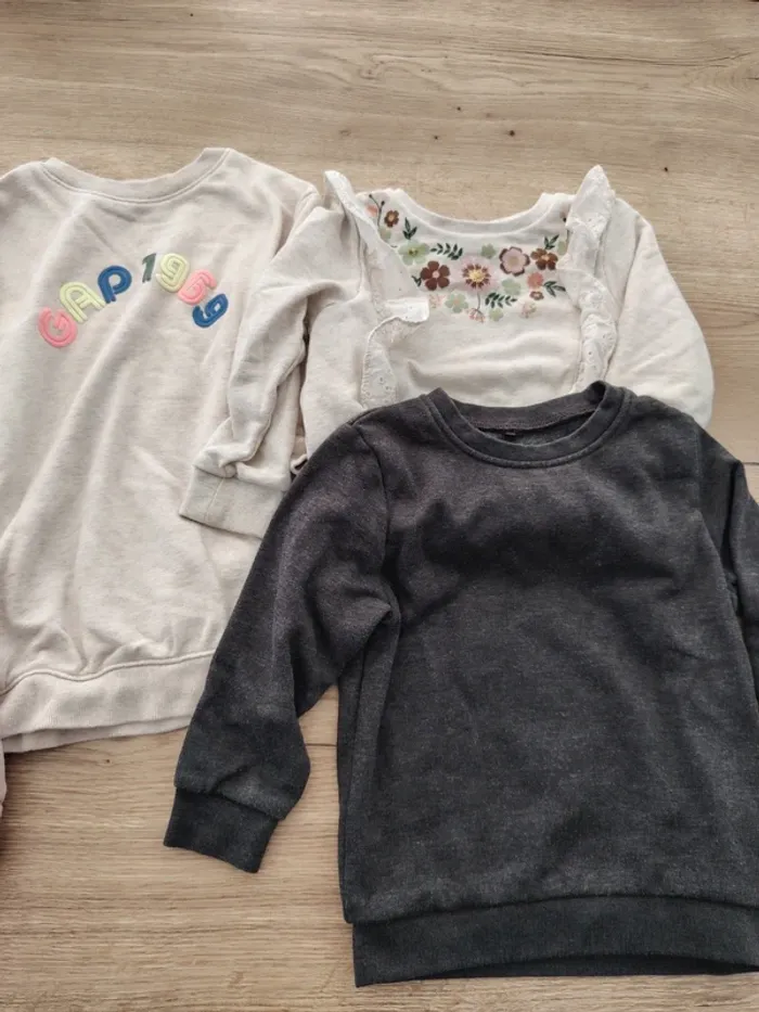 Lot pulls et robe pull 4 ans - photo numéro 2