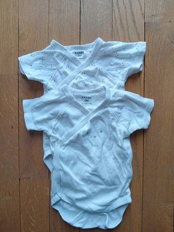Lot 2 bodies été manches courtes garcon Kiabi 3 mois