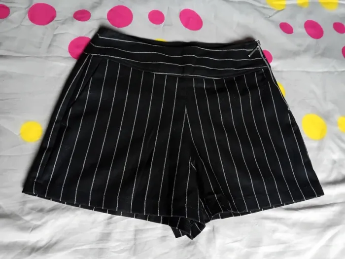 Short rayé noir et blanc Pimkie T38