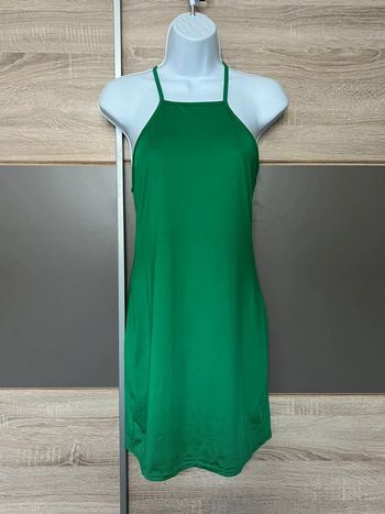 Robe verte chic et minimaliste –