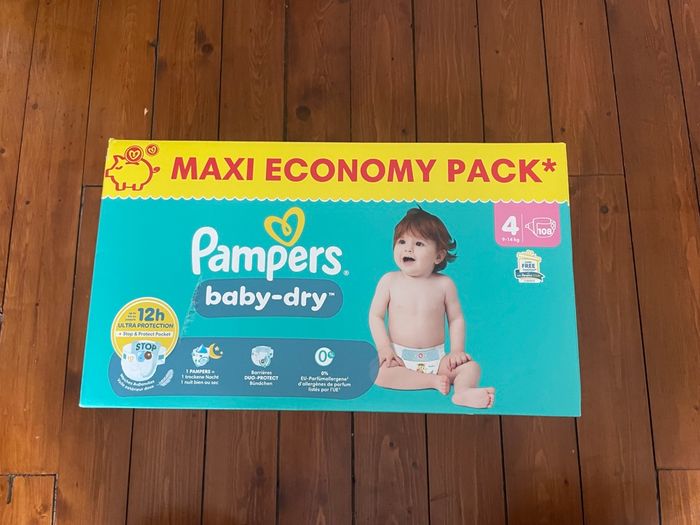 Couches Pampers baby dry Taille 4