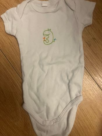 Body blanc manche courte avec motif chiffre