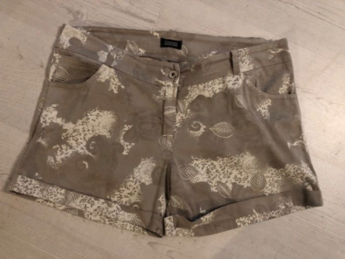 BB11- Short « compagnie des aventures » taupe/beige T46/48 porté 1 h