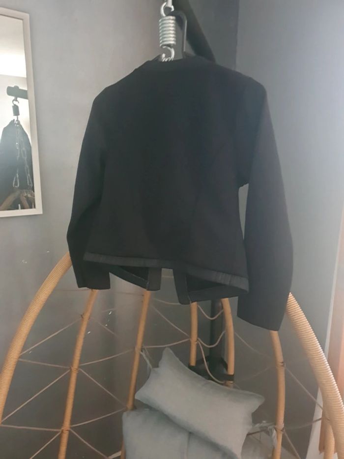 Veste noire - photo numéro 2