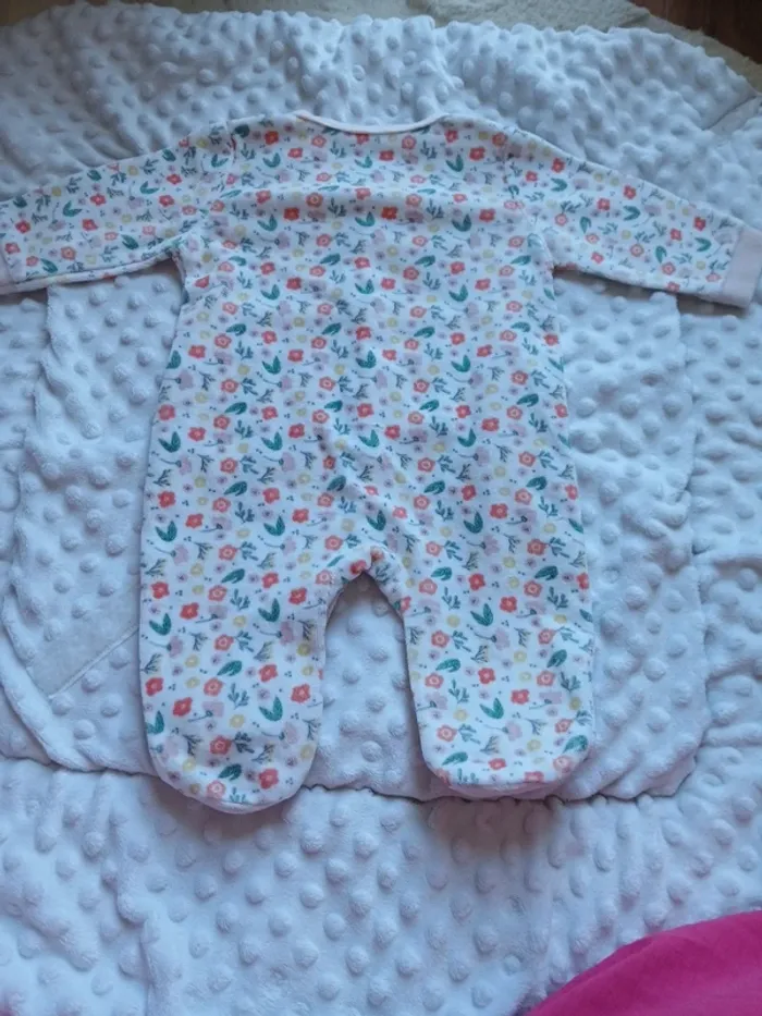 Pyjama 3 mois - photo numéro 3