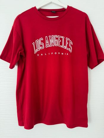 Haut t-shirt rouge oversize à nouer écritures blanches col rond manches courtes