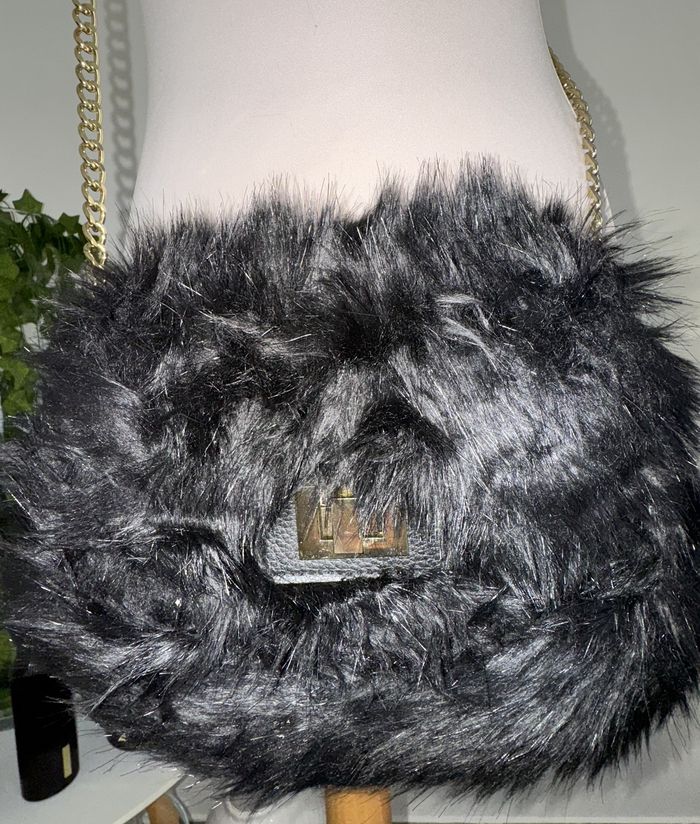 Sac à man poil noir chaine doré H&M neuf - photo numéro 2