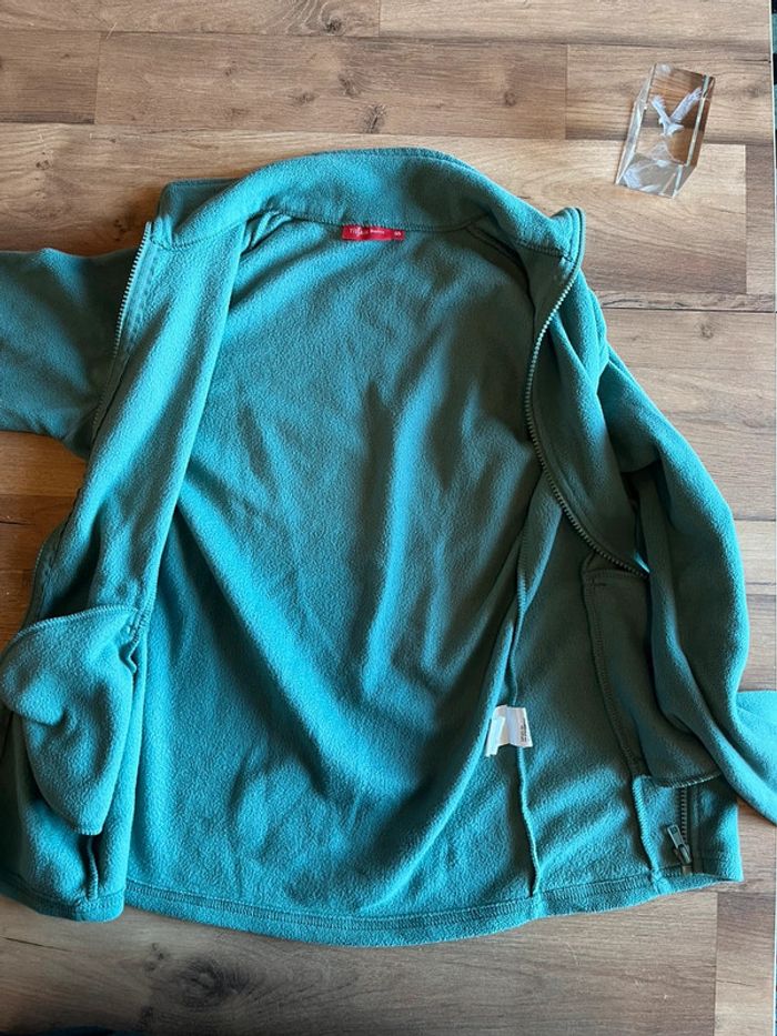 Je vend une petite veste polaire taille S très bon état - photo numéro 3