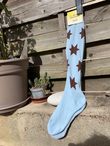 Chaussettes bleu ciel  étoiles 🧦 Neuve et  haute pointure 31/34