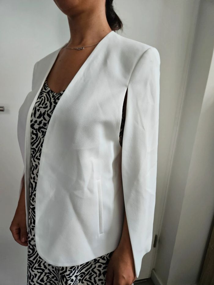Veste cape neuve - photo numéro 2