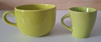 Lot d'un bol et d'une tasse vert anis
