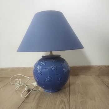 Lampe boule bleue motif coquillage