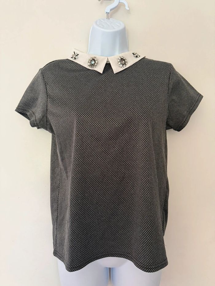 Haut gris et blanc avec perles Pimkie