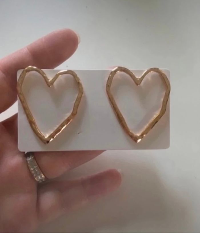 Boucles d’oreilles NEUVES avec étiquette pour femme forme de coeur 💛 couleur doré - photo numéro 4