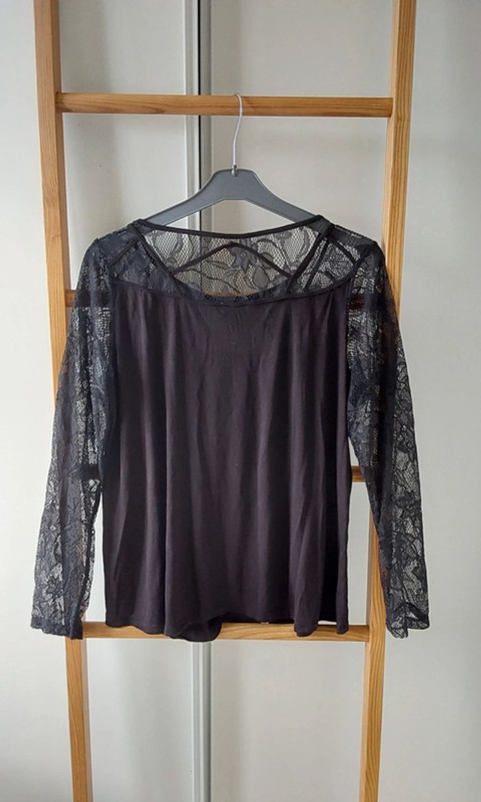 Blouse noire et dentelle T 40 - photo numéro 9