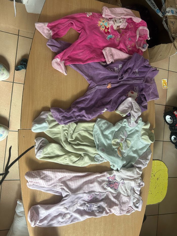 Lot de de + 63 vêtements taille 12 mois - photo numéro 4