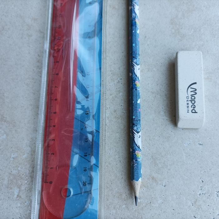 Petit lot de fournitures - photo numéro 2