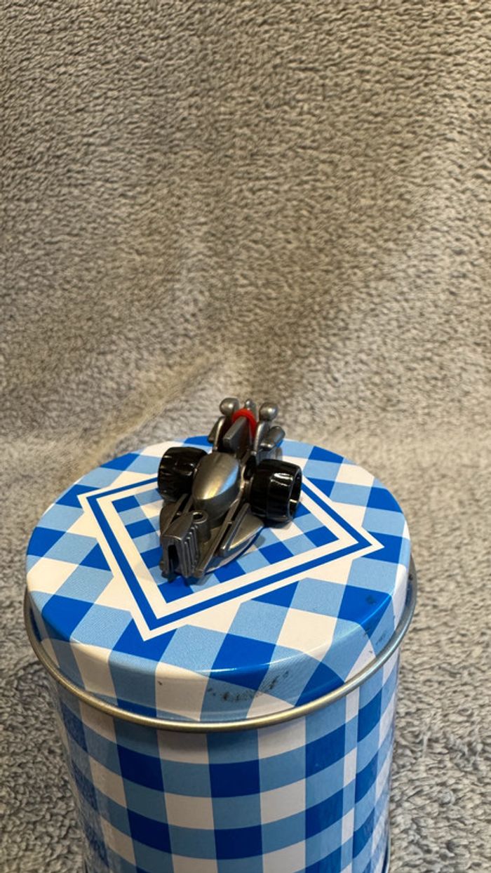Petite voiture de course - photo numéro 3