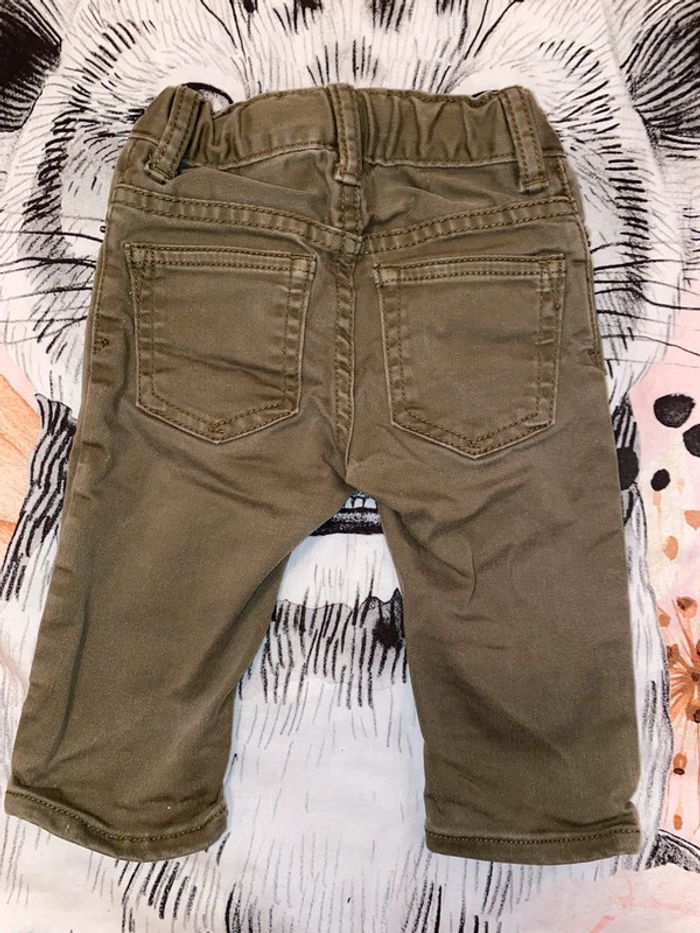 Ensemble pantalon et 2 t-shirts, taille 6-12 mois, marque BabyGap. - photo numéro 4