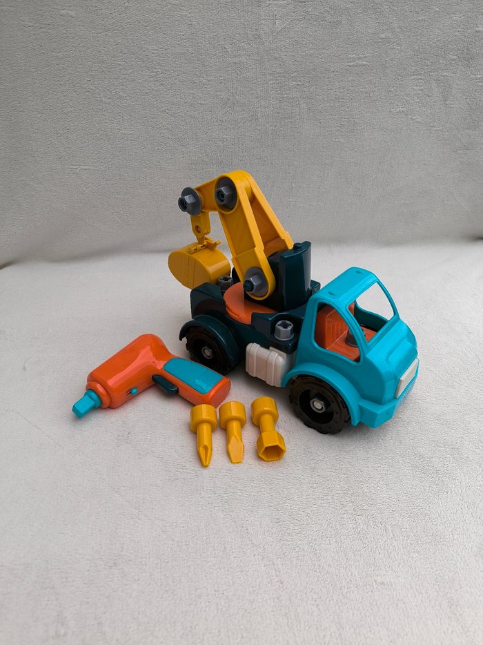Camion-grue à construire