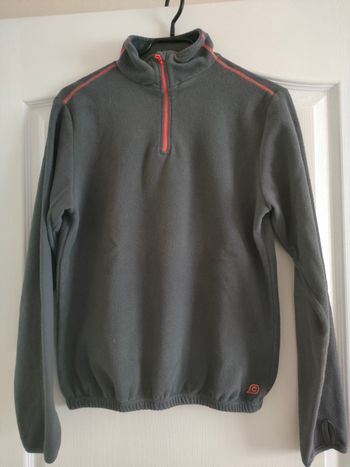 Pull polaire en très bon état