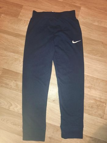 Jogging Nike taille 6-7 ans