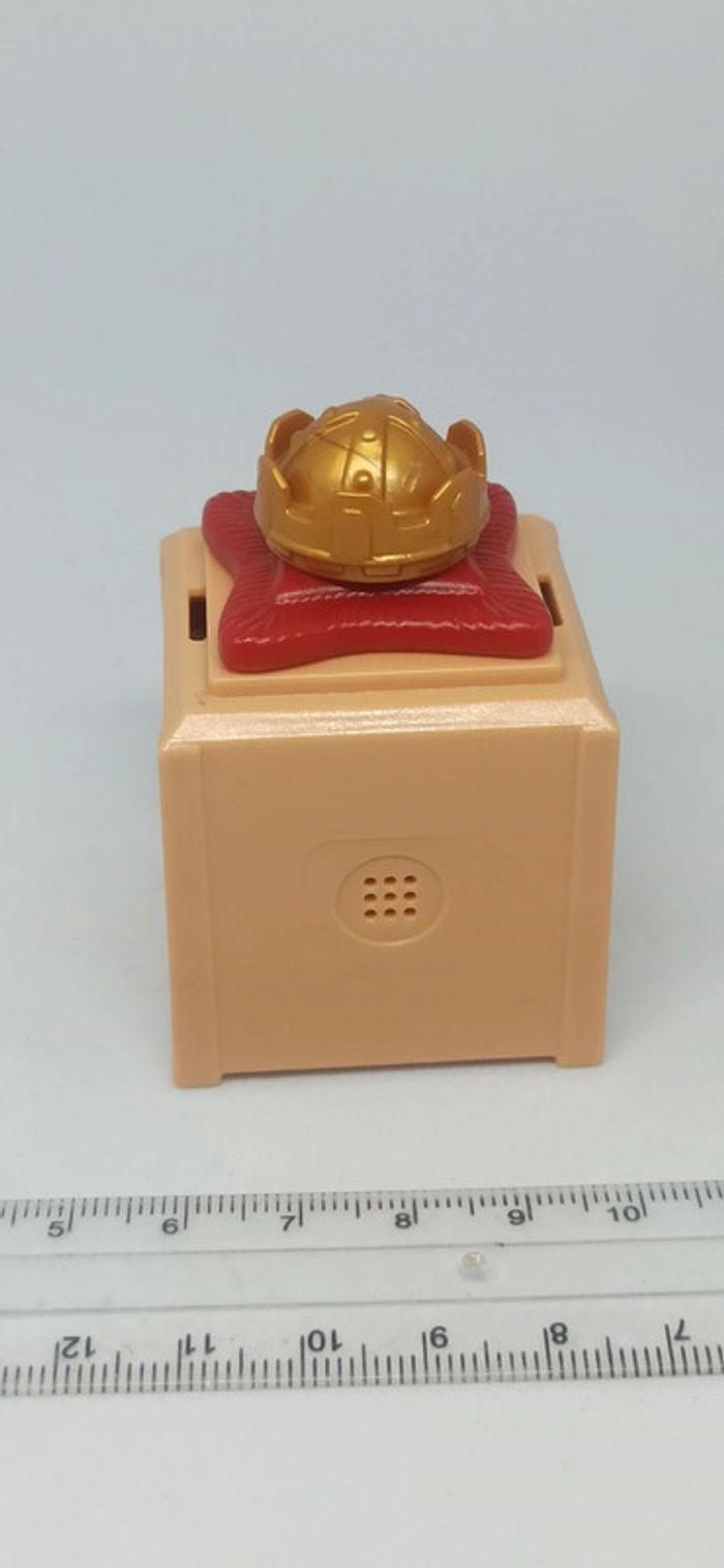 Couronne royale en exposition sur socle playmobil - photo numéro 3