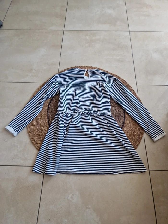 Jolie robe taille 14 ans - photo numéro 2