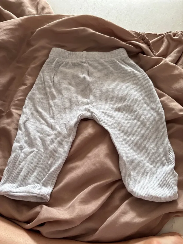 Pantalon 101 dalmatiens Disney 6/9 mois - photo numéro 8