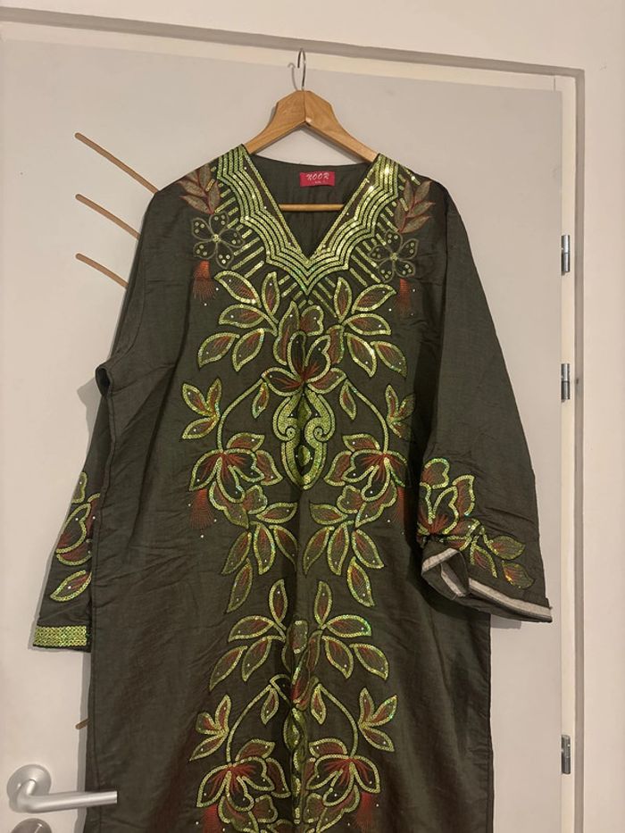 Robe verte orientale sequin