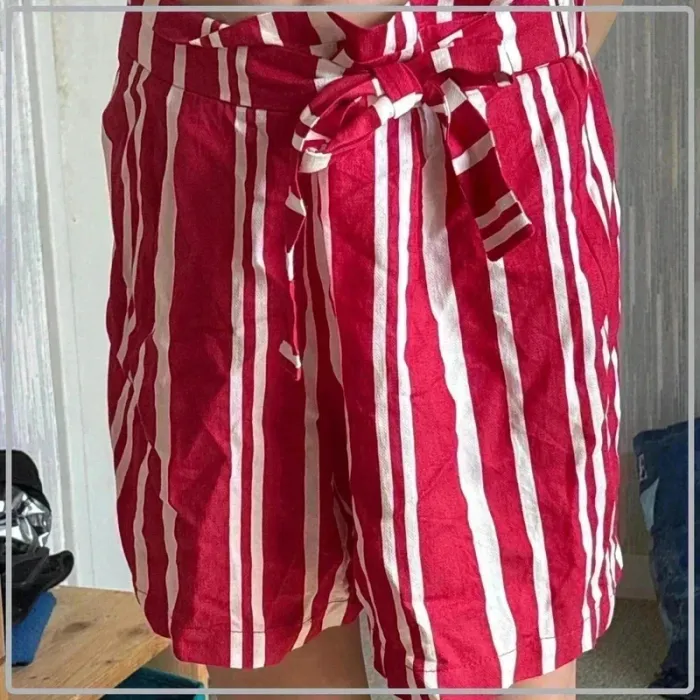 Short à rayure taille 34 marque naf naf - photo numéro 2