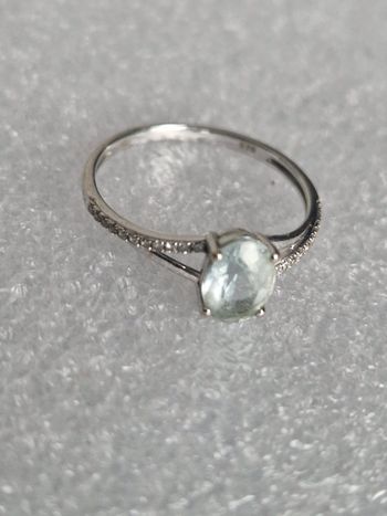 💍 Bague en or blanc 9 carats (375) avec pierre bleue et éclats de zirconium ✨