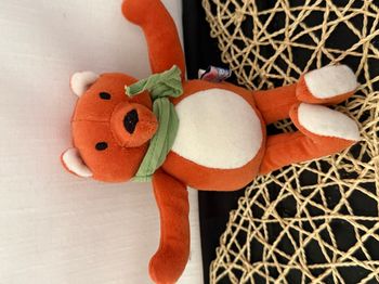 SUCRE D'ORGE DOUDOU RENARD ORANGE HOCHET FOULARD VERT